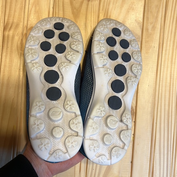 Size 6.5 Skechers goga mat technology sneakers - Picture 6 of 7